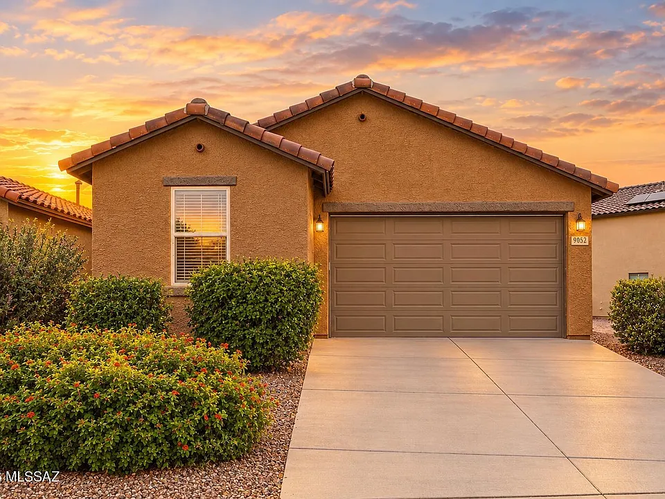 9052 E Pantano Bluff Dr