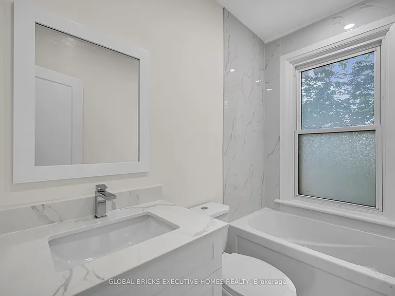 108 Lindsay St S — Photo 8