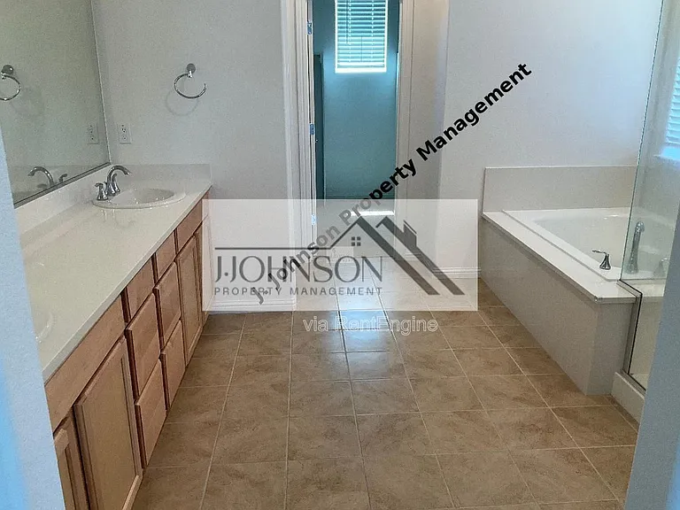 2717 Rabbit Hollow Dr — Photo 21