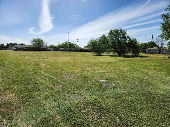 702 W Cherry Ave, Cache, OK 73527