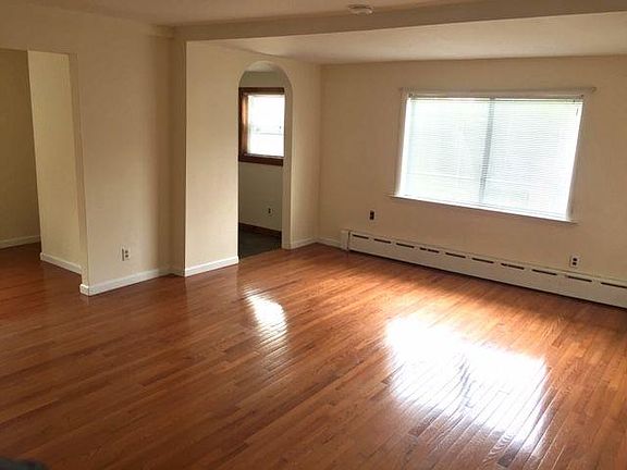3rd image of 47 Sherwood Ave