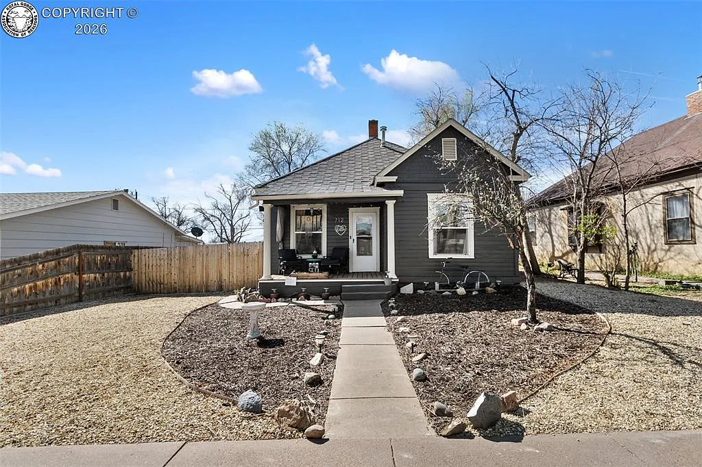 712 Woodlawn Ave photo 1