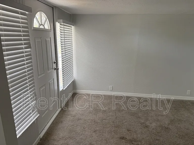 245 Lake Tarpon Dr — Photo 5