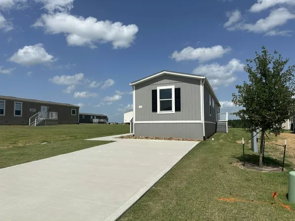 16 Open Range Trl, Willis, TX