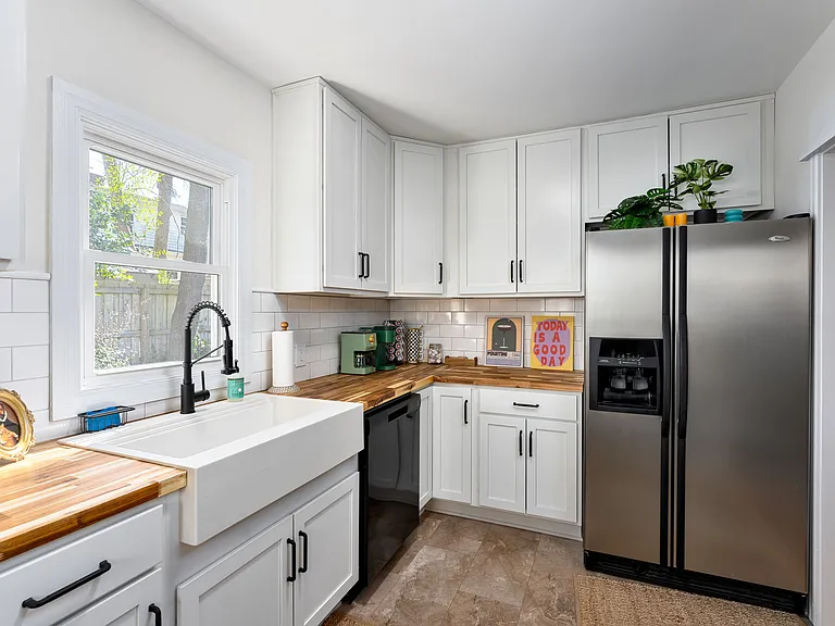 1414 Queen St — Photo 3