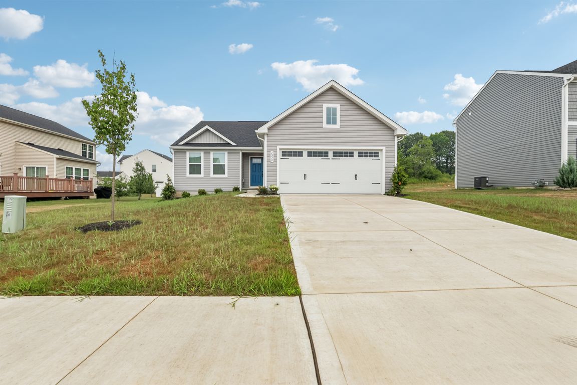 Wood Fern Dr-S1507-001.jpg