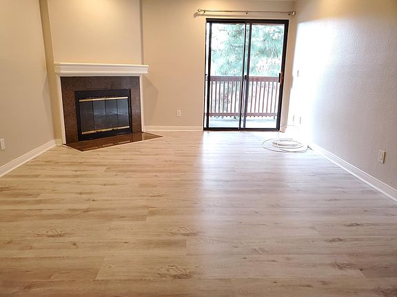 4th image of 12043 Alta Carmel Ct Unit 113