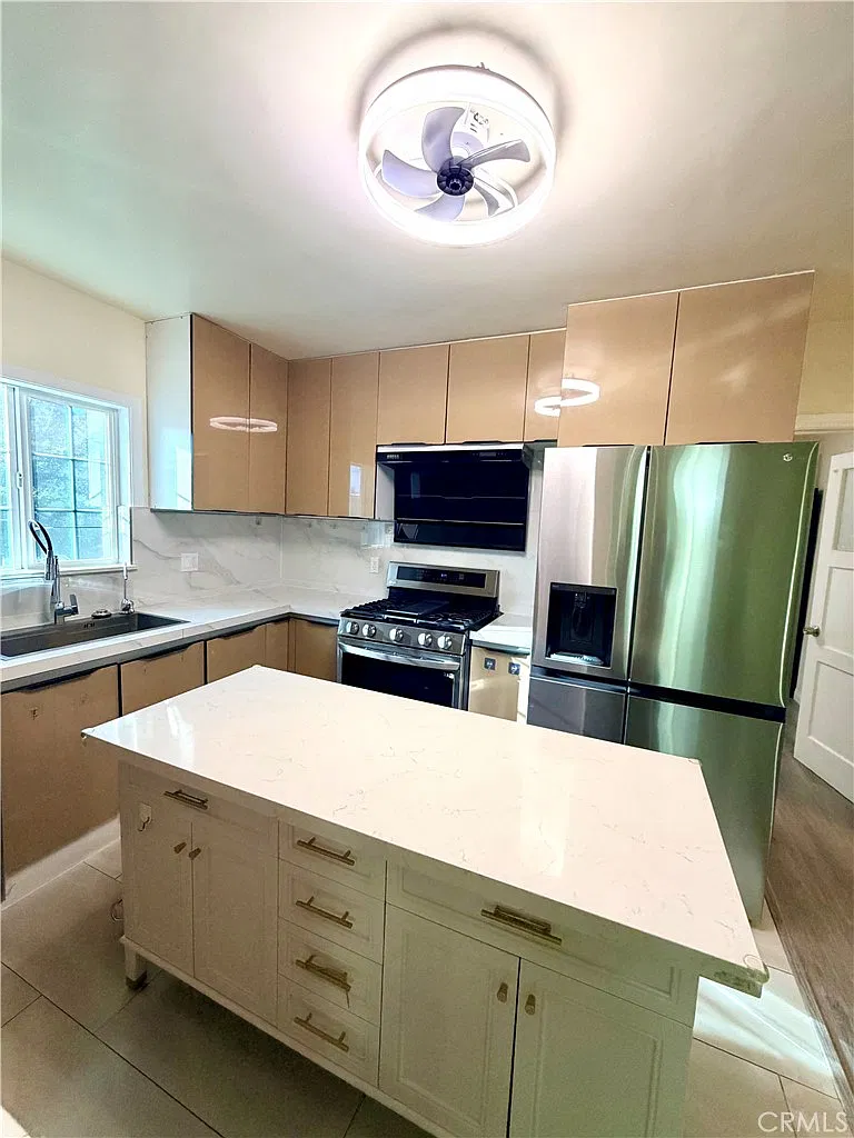 159 W Glendon Way — Photo 3