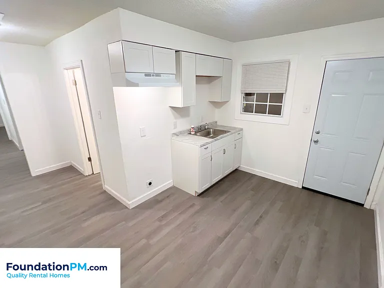 2773 Waverly Ave — Photo 4