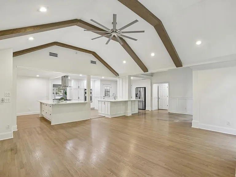 1905 Gainsborough Dr — Photo 28