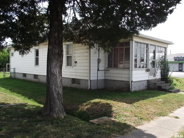826 S Washington St, Du Quoin, IL 62832