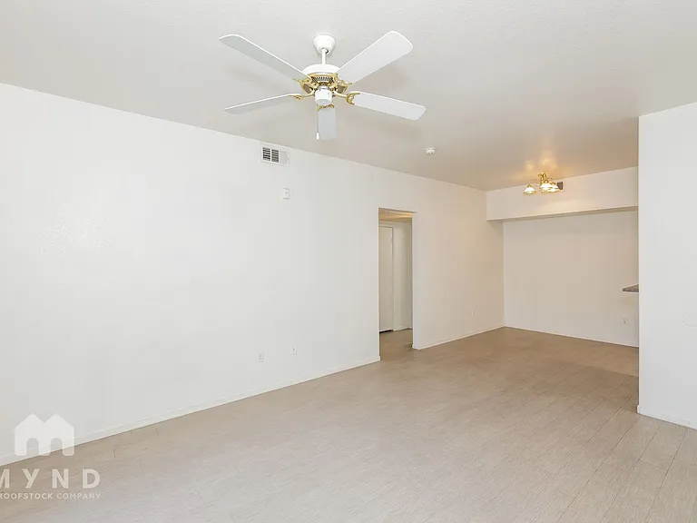 9620 W Russell Rd #1125 — Photo 5