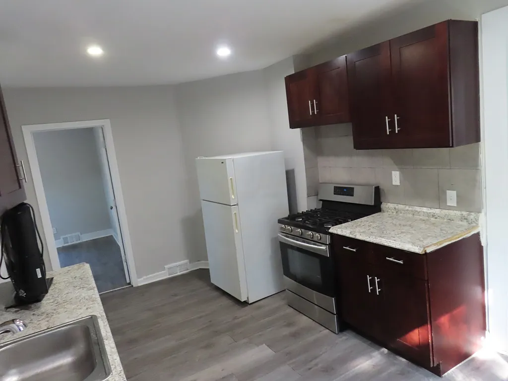 Spacious 4 bedroom Home in Waterbury, Connecticut — Photo 1