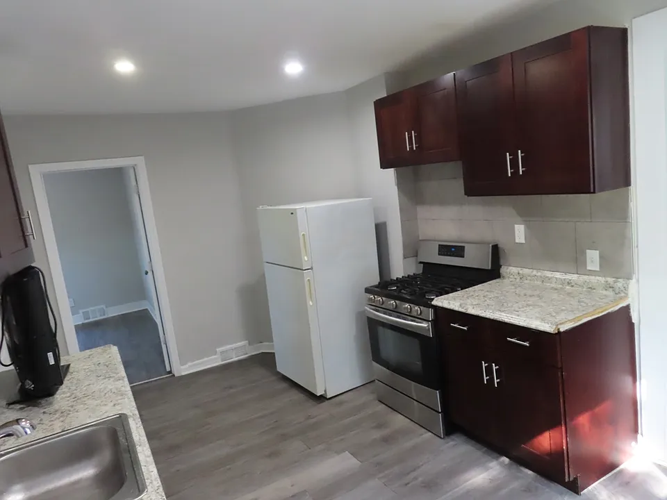 7 Ridgewood St #2