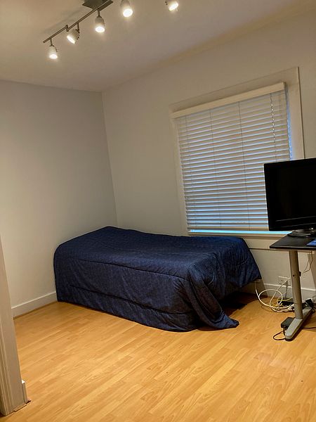 Vancouver House for rent - 2 Bedrooms — photo 2
