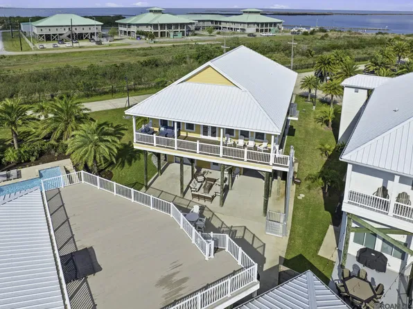 47 Queen Bess Dr, Grand Isle, LA 70358