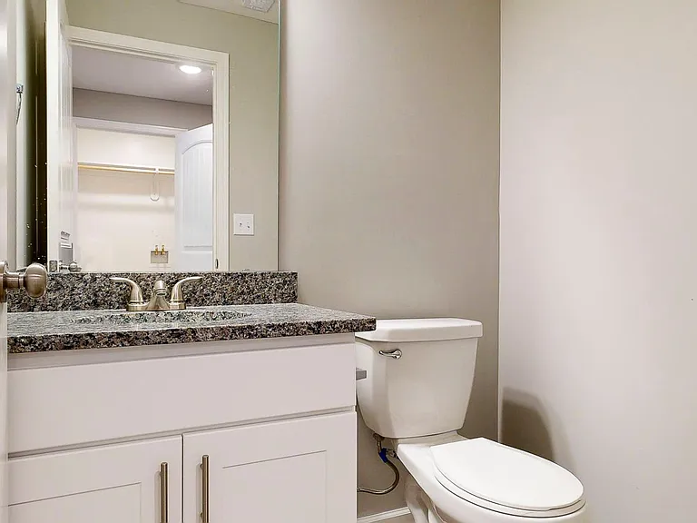 611 Pampas St — Photo 10