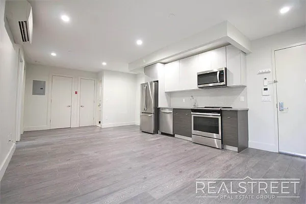 Rented by Real Street Inc | media 20