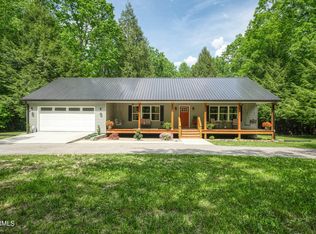1032 Long Branch Dr, Jamestown, TN 38556