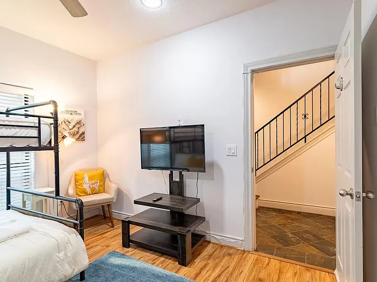 1806 Rosalie St — Photo 32