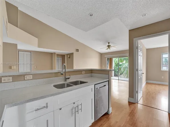 2031 Renaissance Blvd APT 304, Hollywood, FL 33025