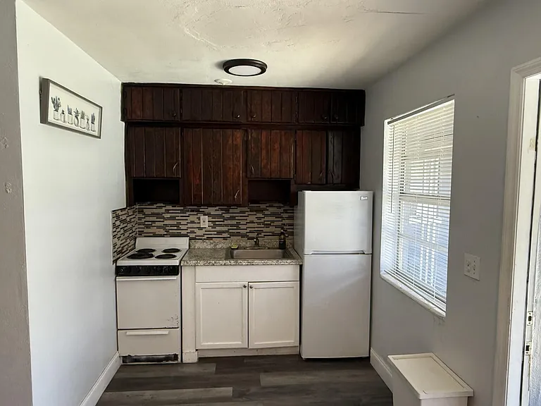 131 E 27th St #5 — Photo 4