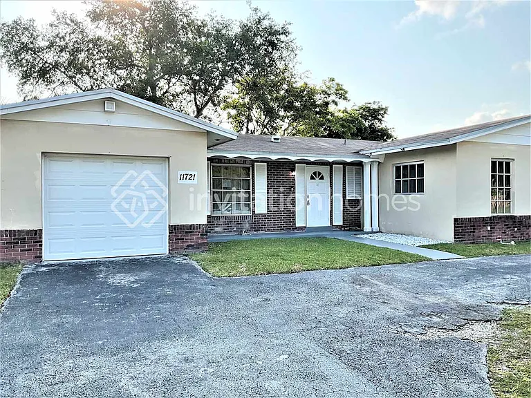 11721 SW 122nd Ave — Photo 1