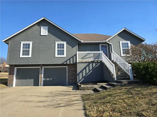 409 Shoreview Dr, Raymore, MO 64083
