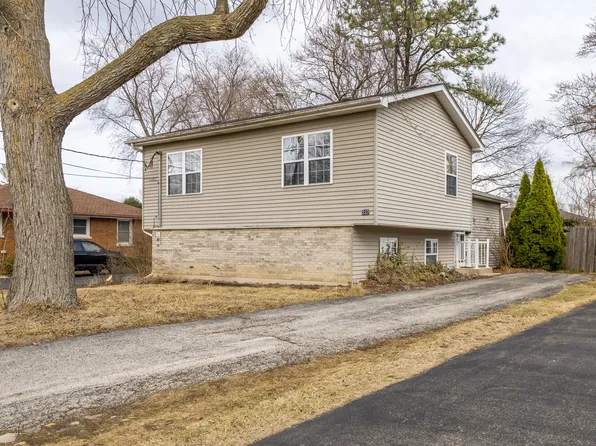 337 S Lake St, Grayslake, IL 60030