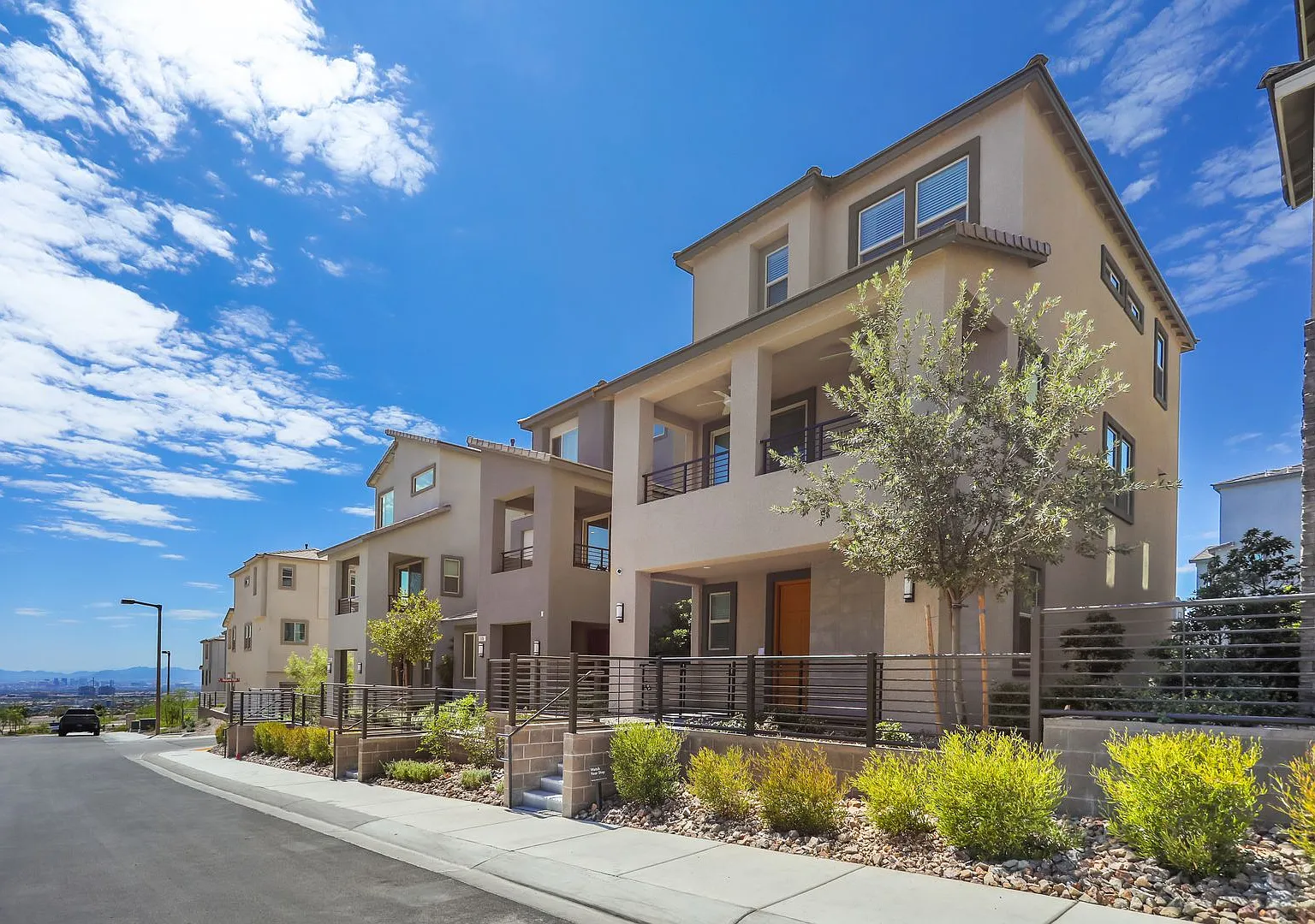 Beautiful West Summerlin Home — Photo 3