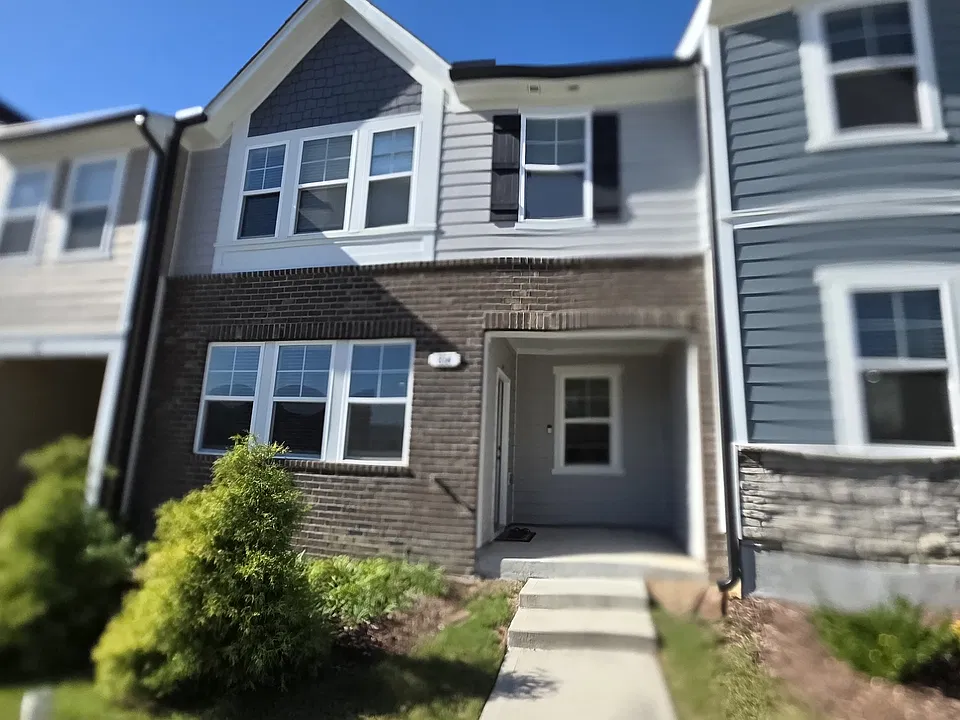 814 Patriot Summit Ln