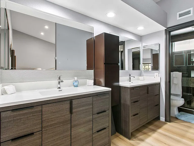 1210 N Country Hollow Dr — Photo 11