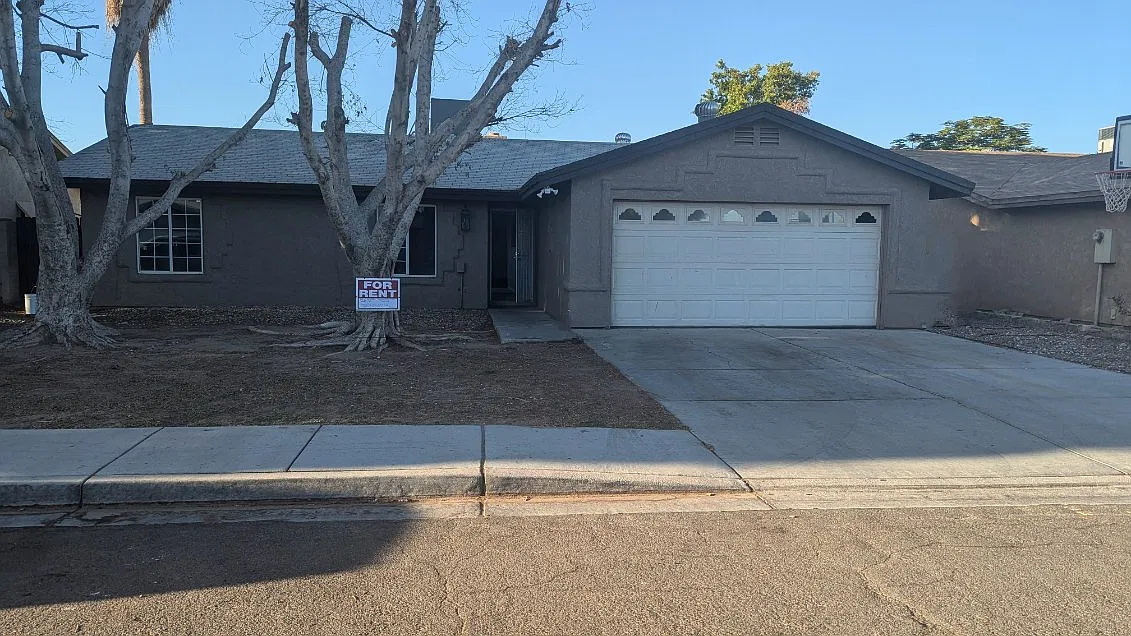 3 bed, 1270 sqft, $1,700 — Photo 1