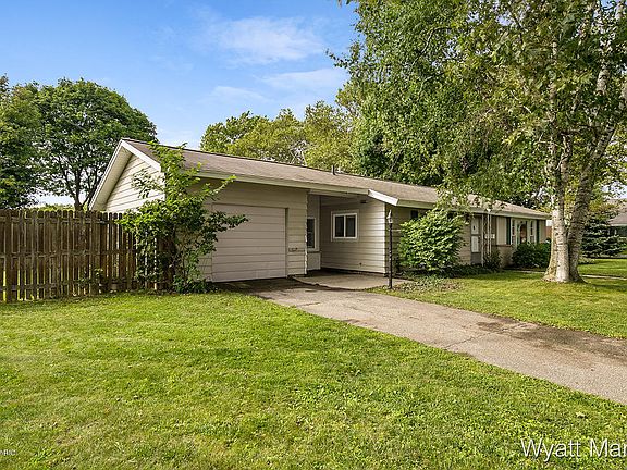 2nd image of 201 Woodcrest Dr NW