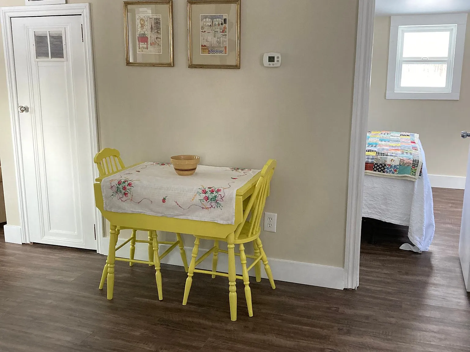 Cozy Brown Cottage — Photo 2