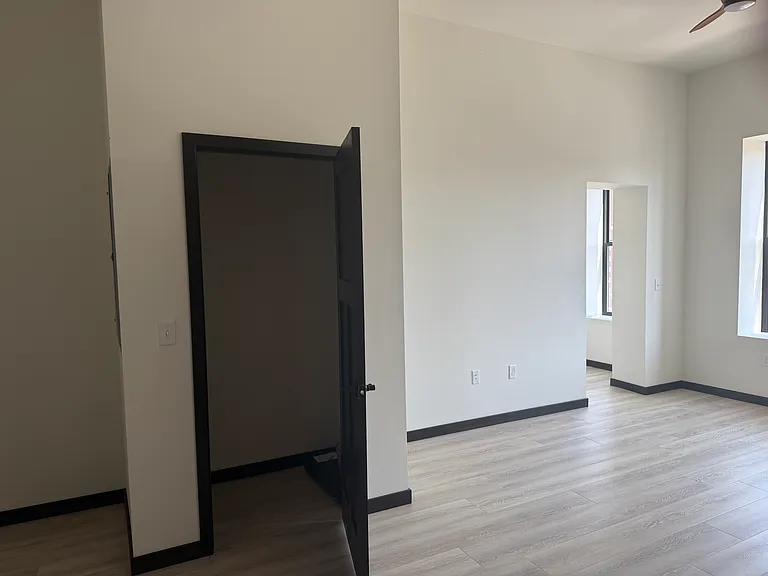 314 1/2 N Bridge St #1 — Photo 1