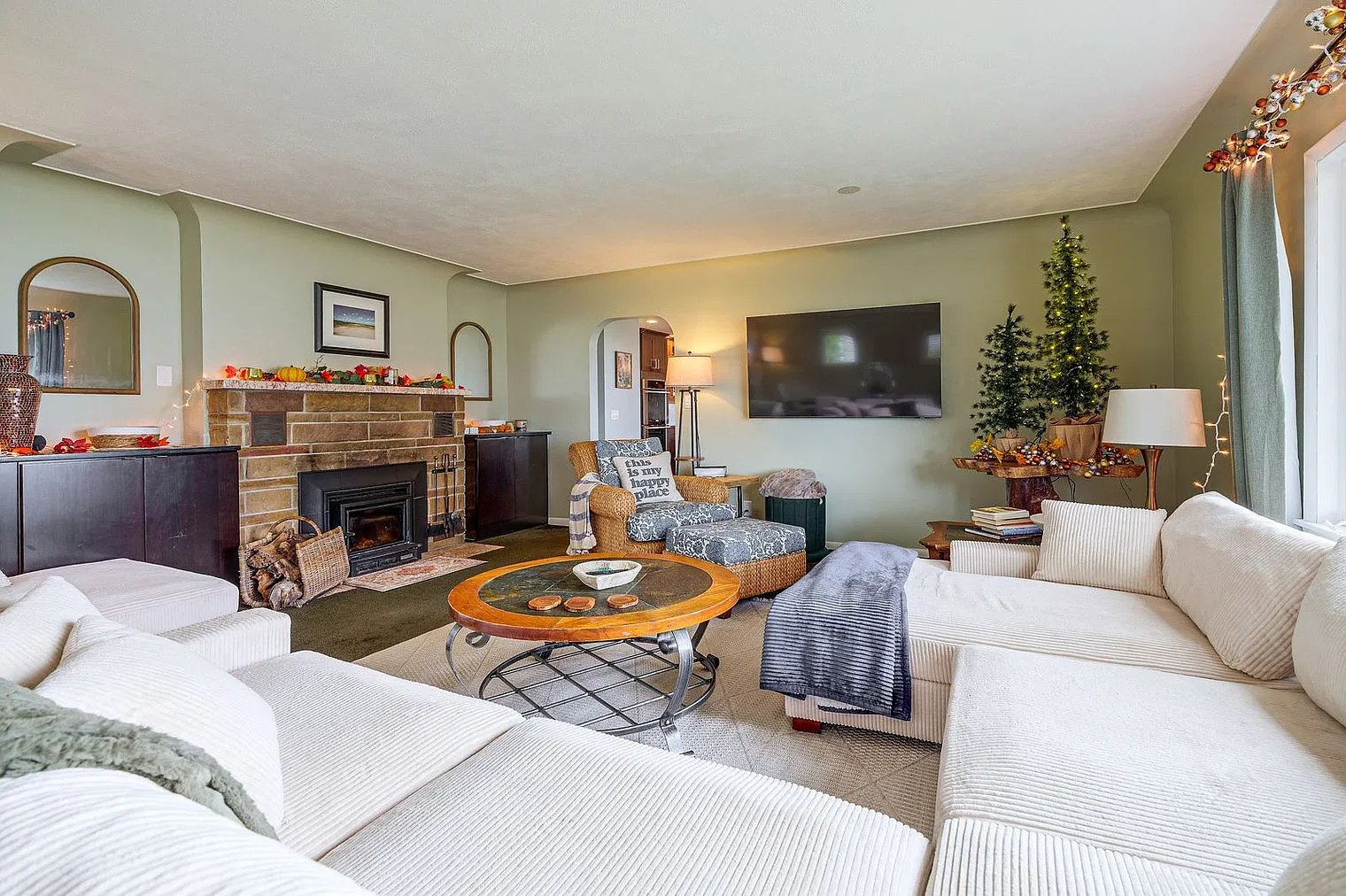 5 bed, 3.0 bath, 3896 sqft, $8,958 — Photo 1