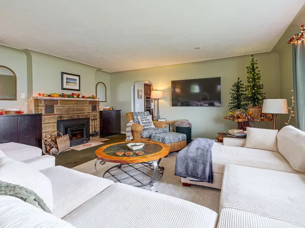 11182 S West Bay Shore Dr #Id1644588p, Traverse City, MI 49684