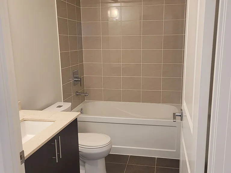 7165 Yonge St #1712 — Photo 16