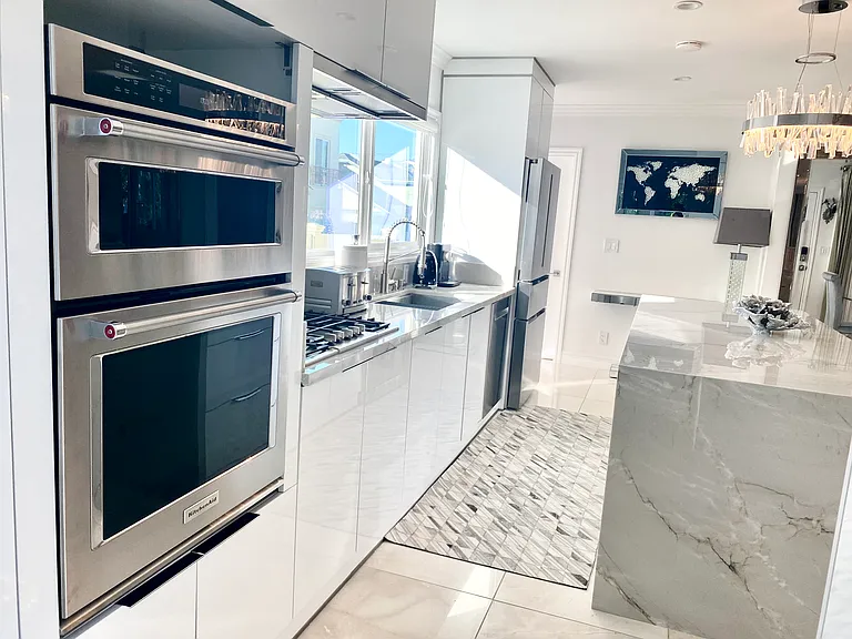 2101 Pullman Ln — Photo 8