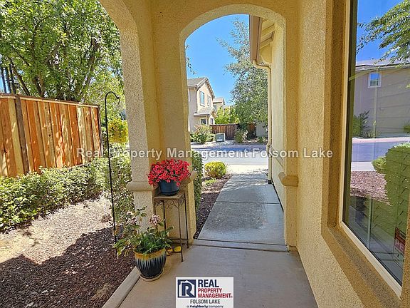 2nd image of 1479 Leonard Ct