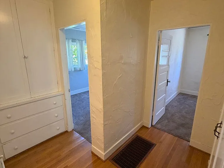 635 E Victoria St — Photo 12