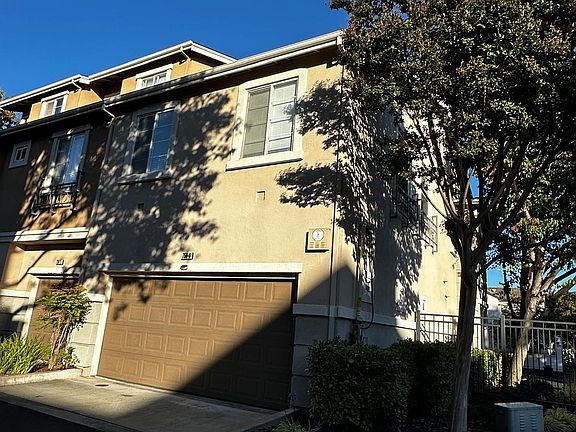 3rd image of 758 City Walk Pl APT 4
