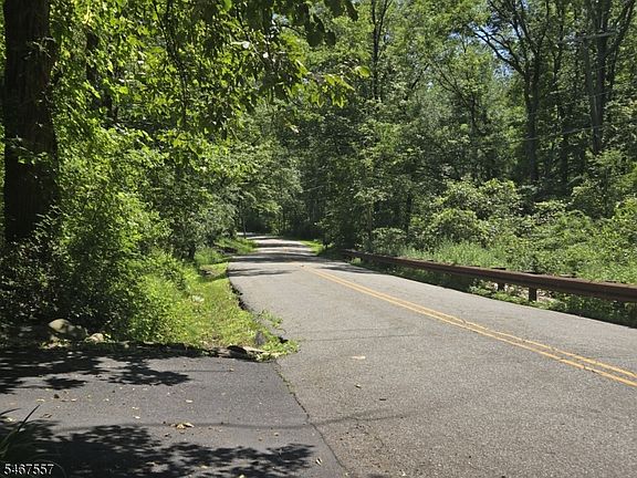 4th image of 10 Hardwick Rd