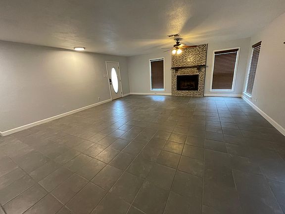 3rd image of 1402 Shannon Cir
