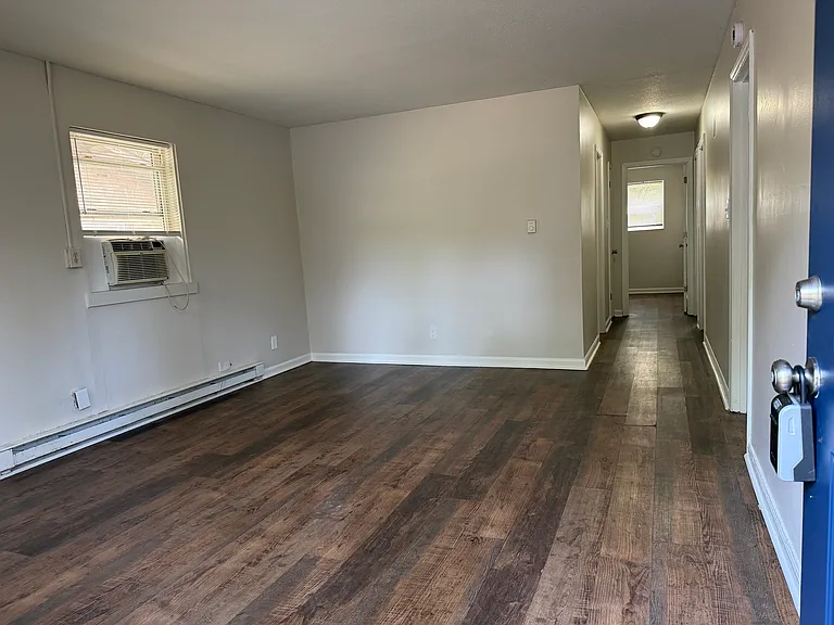 133 W Cornwallis Rd — Photo 9