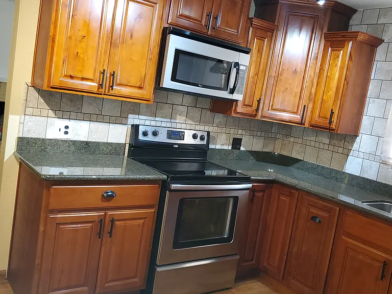 2747 E Hampton Way — Photo 4