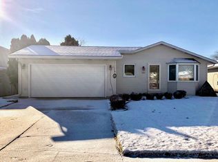 815 Dueno Ct, Manitowoc, WI 54220