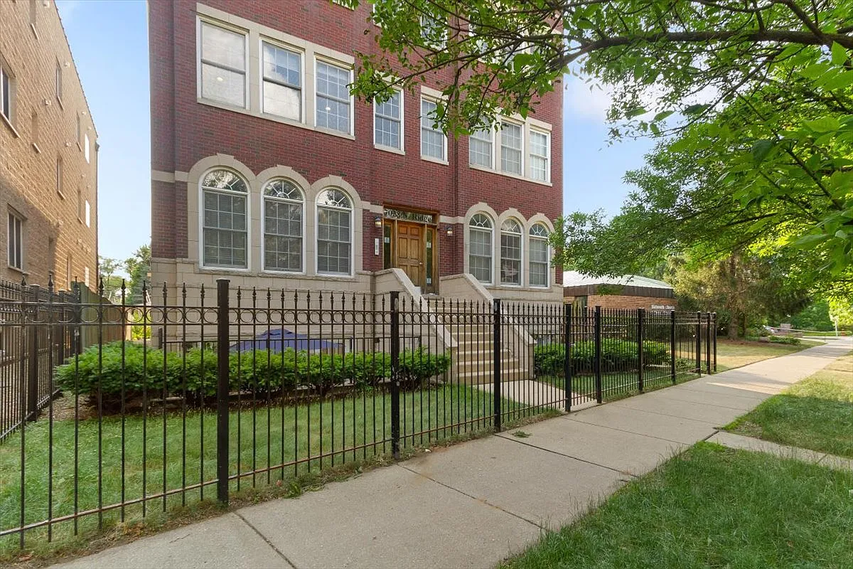 3 bed, 1650 sqft, $3,200 — Photo 1