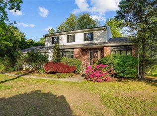 5 Chaloner Ct, Cranston, RI 02921